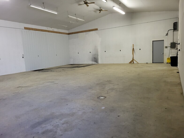 More Photos Of 4325 Page Ave, Michigan Center Warehouse For Lease