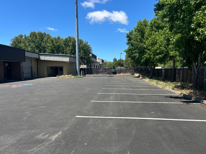 More Photos Of 400 E Todd Rd, Santa Rosa Industrial For Lease