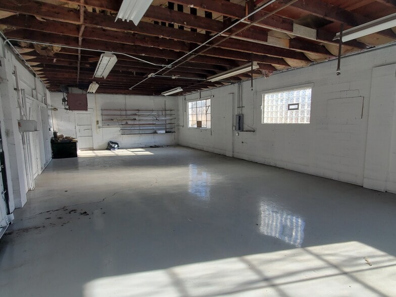 More Photos Of 6550 W Ridge Rd, Erie Warehouse For Lease