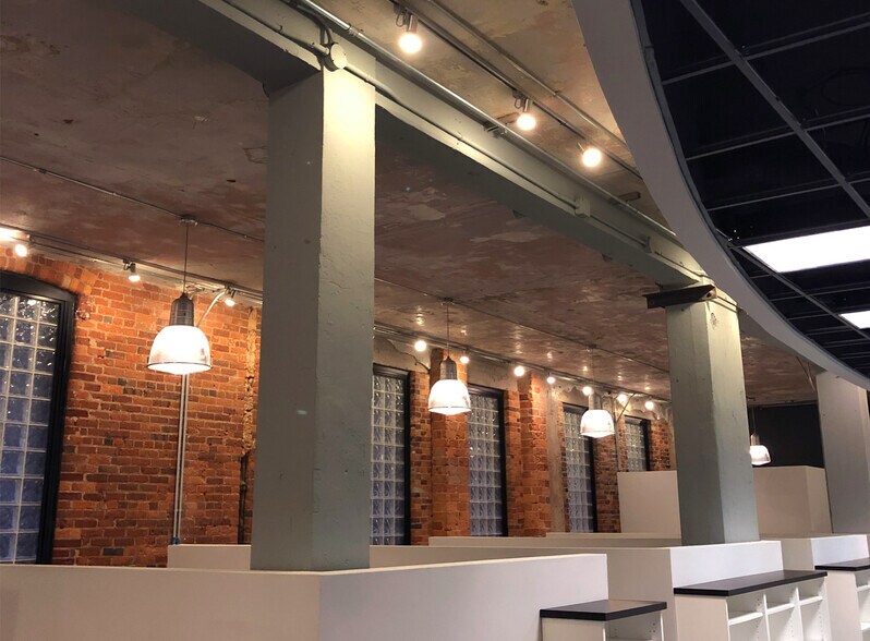 More Photos Of 7 S Laurens St, Greenville Office For Sale