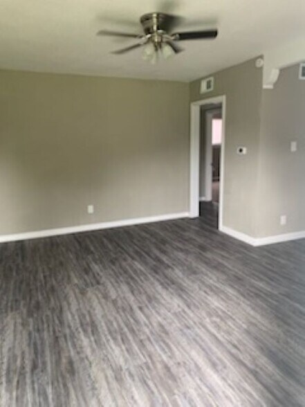 More Photos Of 1320 W Kingsley Rd, Garland Apartments For Sale