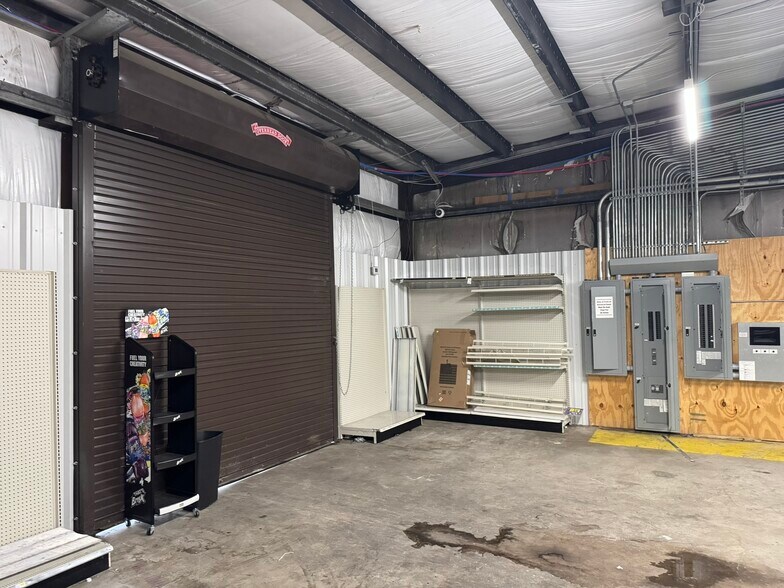 More Photos Of 8201 Earhart Blvd, New Orleans Freestanding For Lease