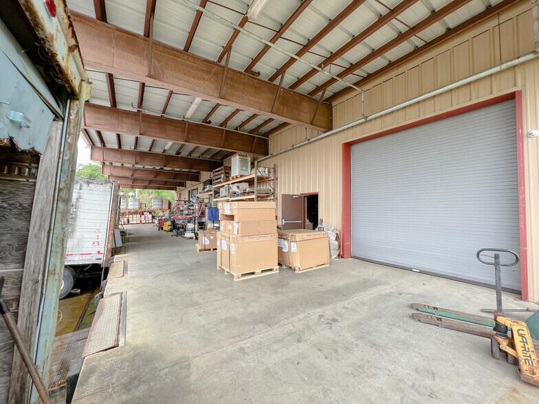 More Photos Of 17420 Highway 190 E, Hammond Showroom For Lease