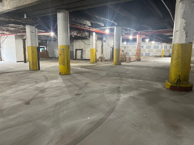 More Photos Of 56 Berry St, Brooklyn Storefront Retail Office For Lease