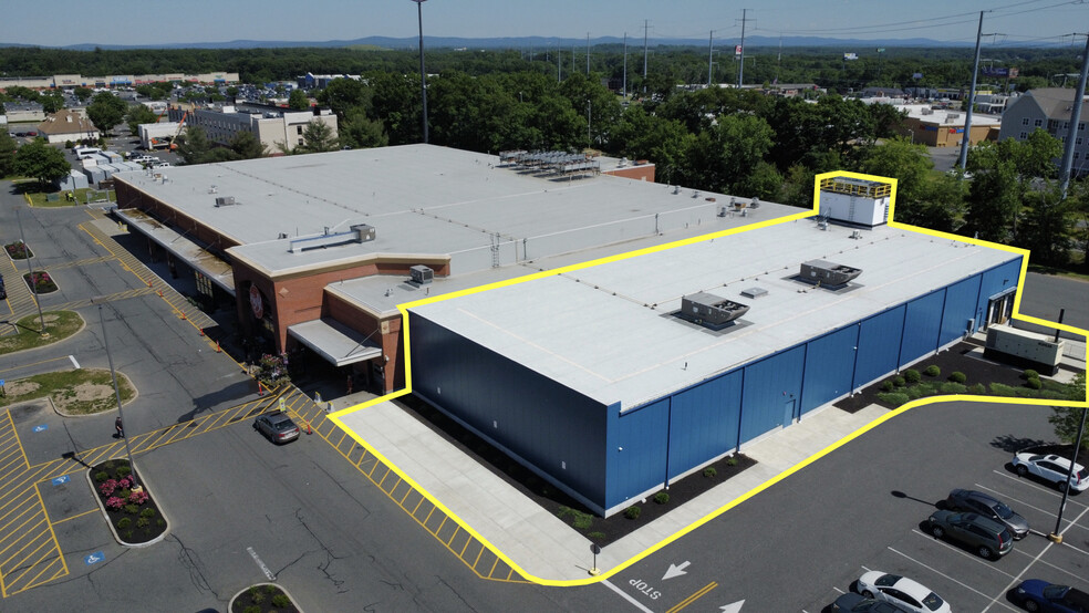 Primary Photo Of 650 Memorial Dr, Chicopee Supermarket For Lease