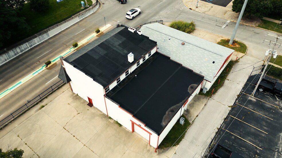 More Photos Of 322 W 3rd St, Bloomington General Retail For Sale