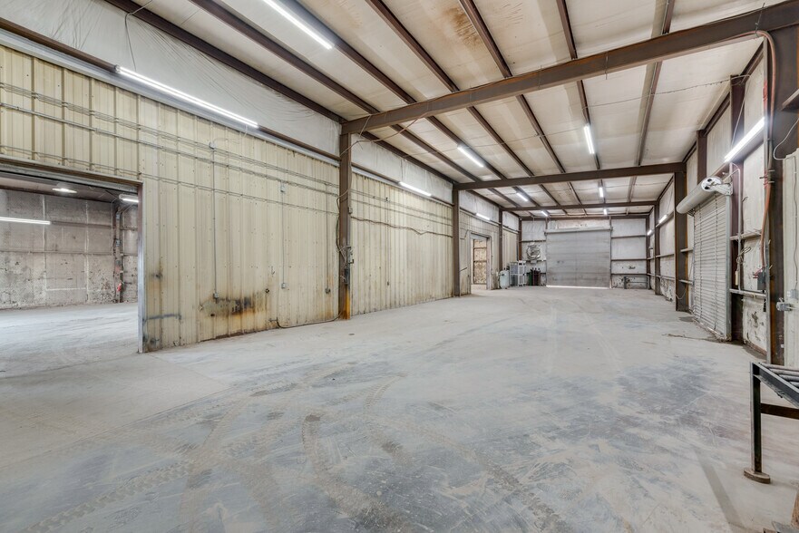 More Photos Of 4331 Cement Valley Rd, Midlothian Warehouse For Sale