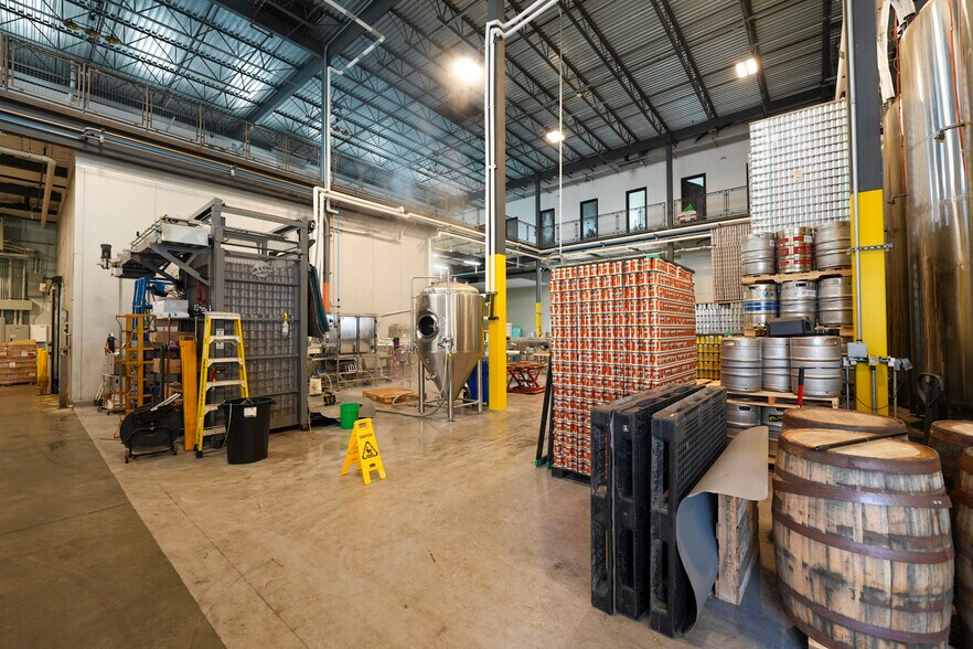 More Photos Of 2101 Summer St, Houston Freestanding For Lease