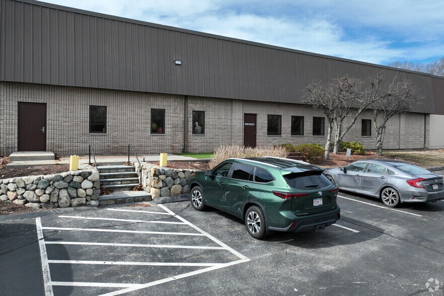 More Photos Of 33 Upton Dr, Wilmington Warehouse For Lease