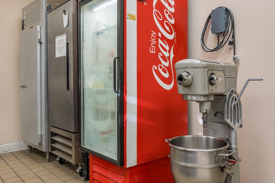 More Photos Of 9298 Apison Pike, Ooltewah Office Residential For Sale