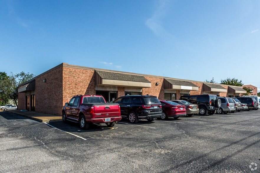 More Photos Of 1926 First Commercial Dr N, Southaven Office For Sale