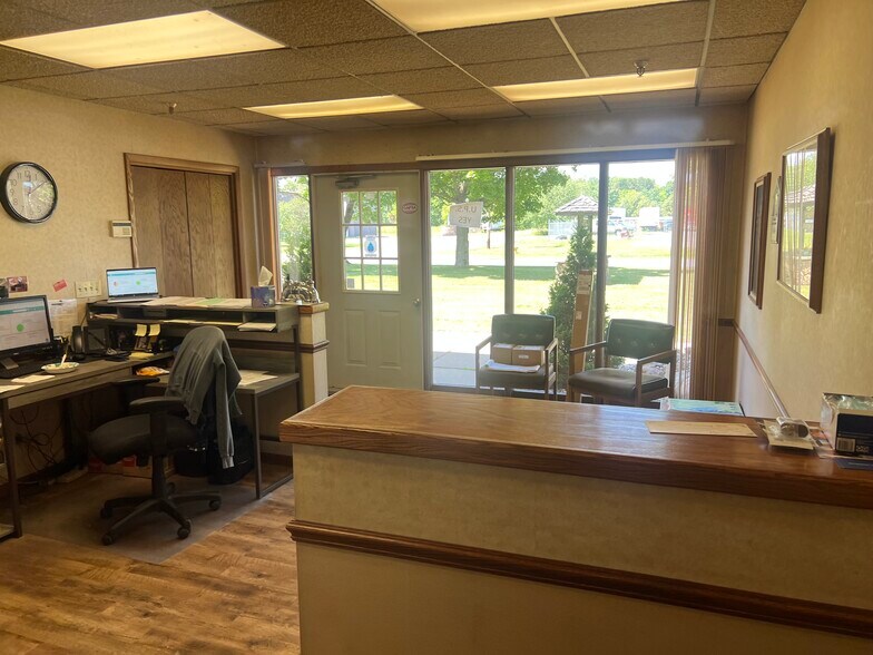 More Photos Of 5906 Prairie St, Weston Office For Sale