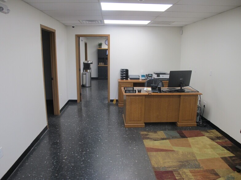 More Photos Of 1411 W Phelps St, Springfield Service For Lease