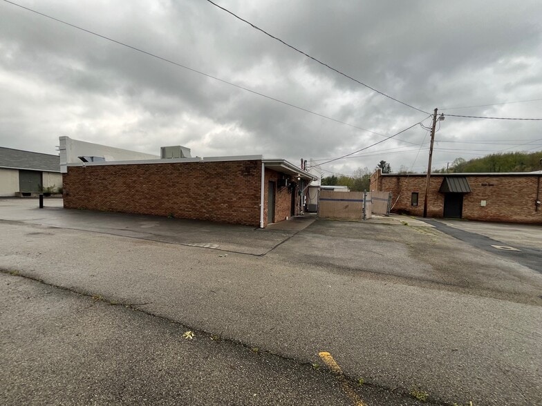 More Photos Of 1306 Memorial Blvd, Connellsville Fast Food For Lease