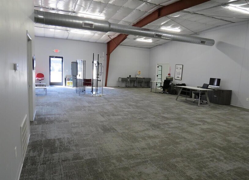 More Photos Of 1703 Candletree Dr, Peoria Warehouse For Lease