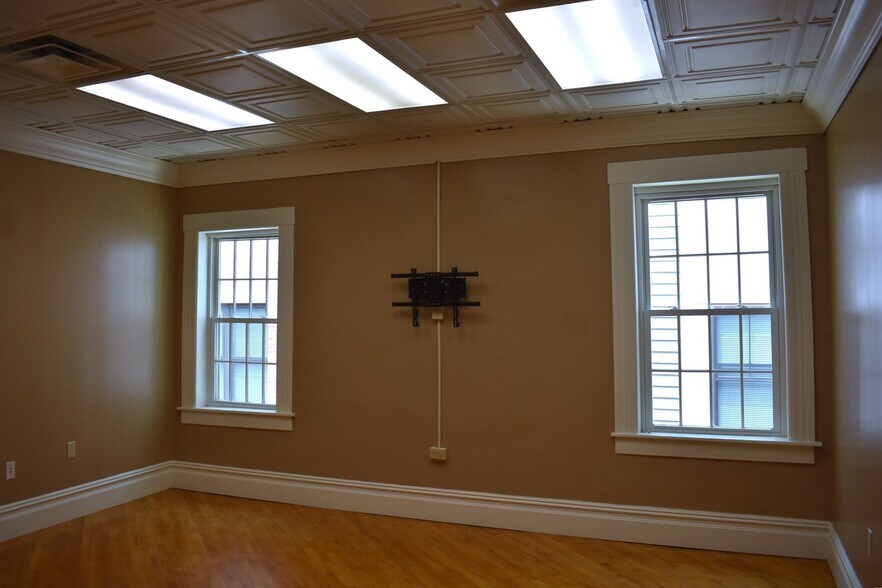 More Photos Of 270 Pleasant St, Northampton Office For Sale