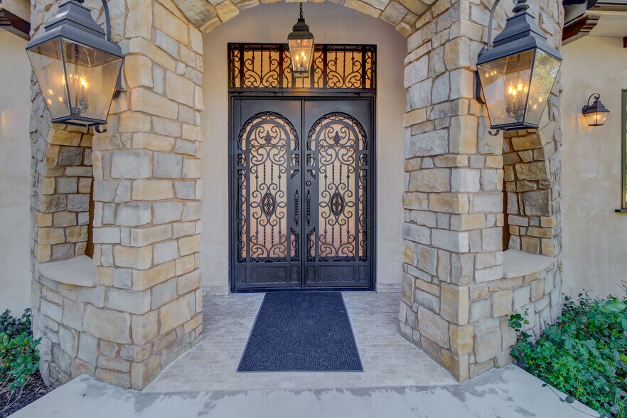 More Photos Of 5647 Beckford Ave, Tarzana Rehabilitation Center For Lease