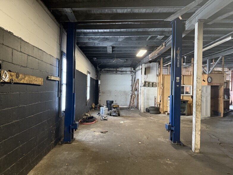 More Photos Of 31 Scott St, New Bedford Service For Sale