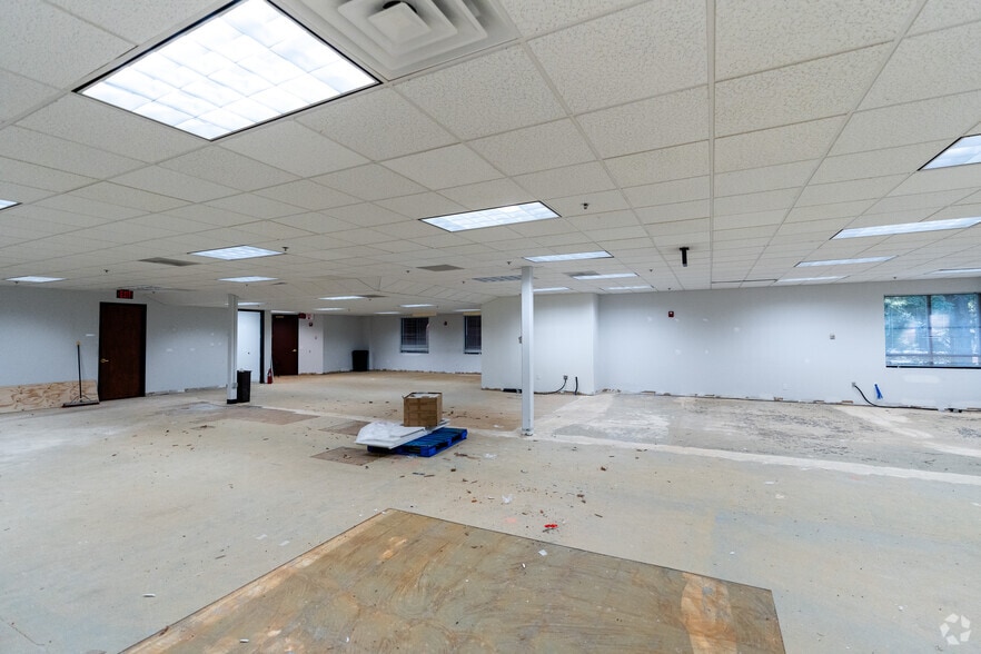 More Photos Of 8024 Glenwood Ave, Raleigh Office For Sale