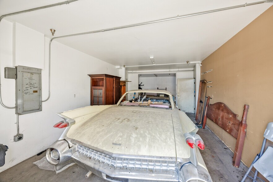 More Photos Of 1808 58th Pl, Los Angeles Land For Sale