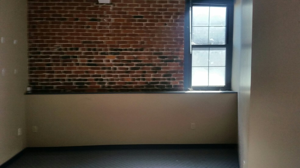 More Photos Of 31 S Main St, Concord General Retail For Sale