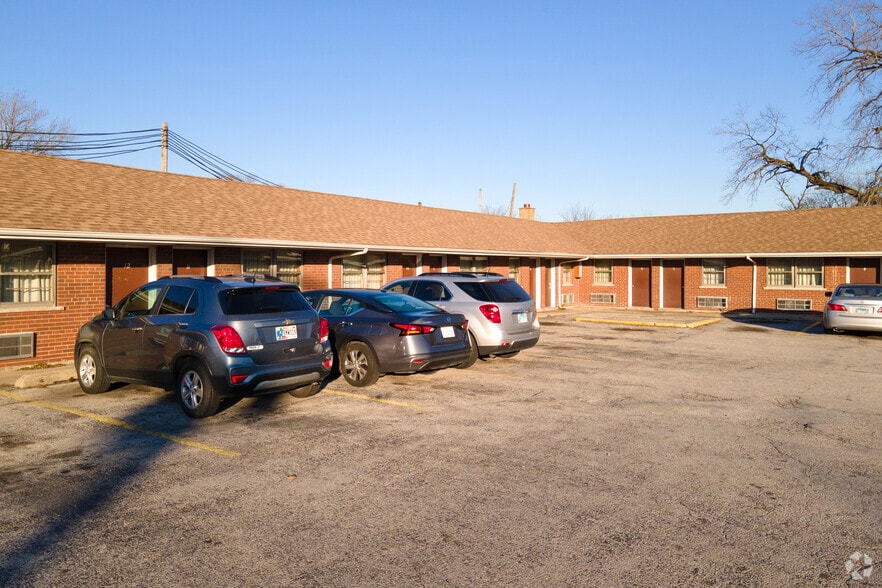 More Photos Of 466 W 162nd St, South Holland Hotel For Sale