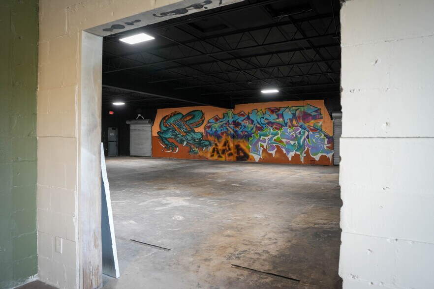 More Photos Of 4700 22nd Ave S, Saint Petersburg General Retail For Lease