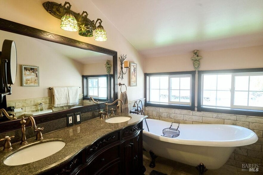 More Photos Of 19400 Scenic Dr, Redwood Valley Specialty For Sale