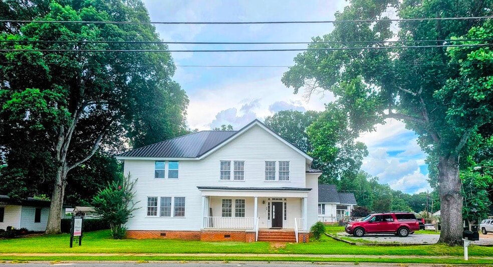 Primary Photo Of 354 S Main St, Thomaston Apartments For Sale