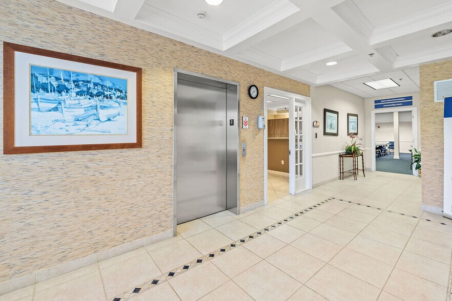 More Photos Of 1555 Indian River Blvd, Vero Beach Medical For Lease