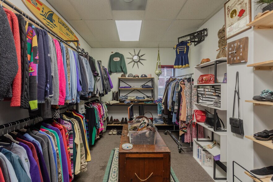 More Photos Of 406 W Spotswood Trl, Elkton Storefront For Sale