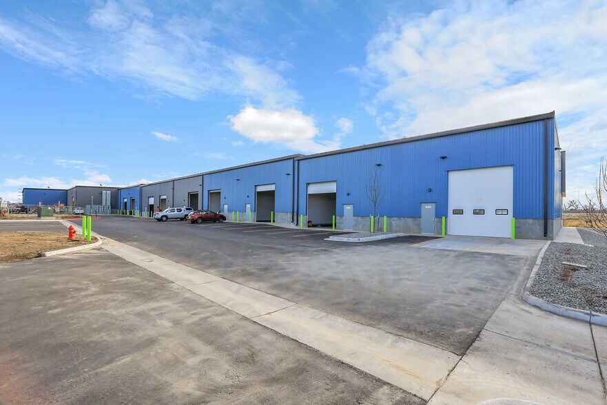 More Photos Of 5200 Oneida St, Commerce City Showroom For Lease