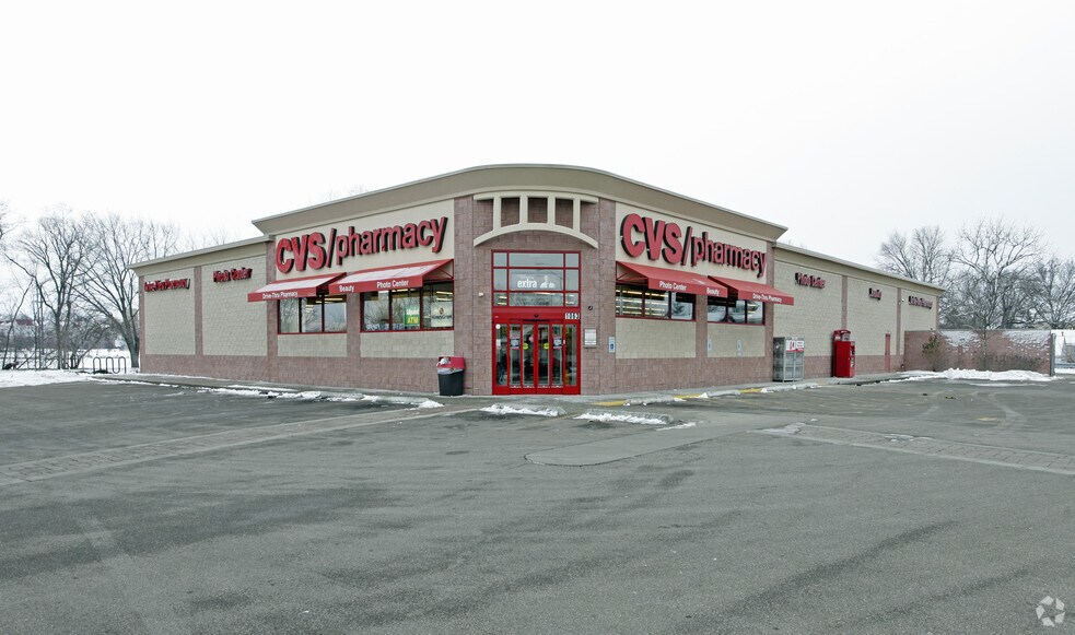 Primary Photo Of 1063 4th St, Beloit Drugstore For Lease