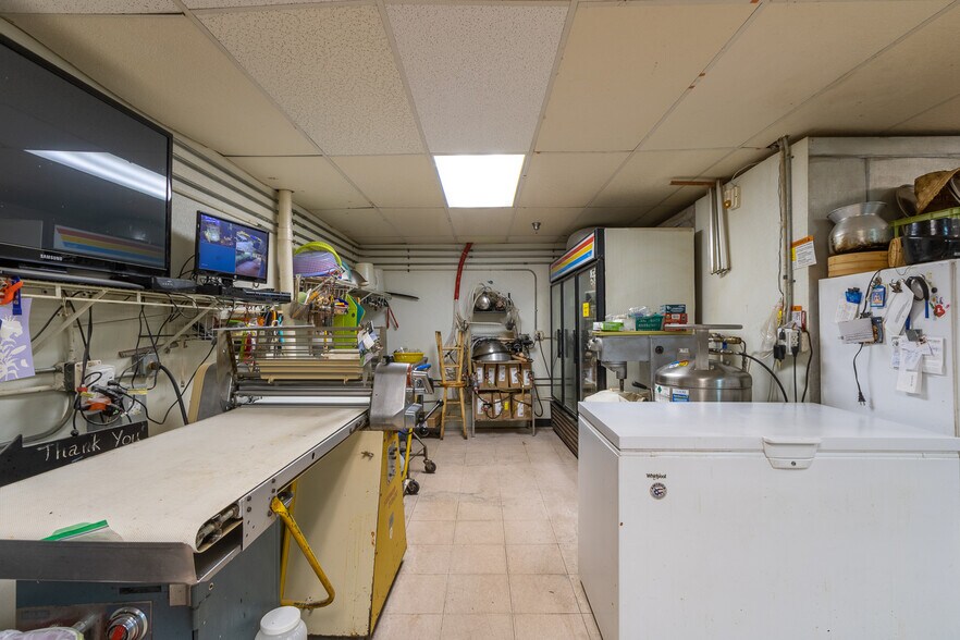 More Photos Of 2441 NW 43rd St, Gainesville Storefront For Sale