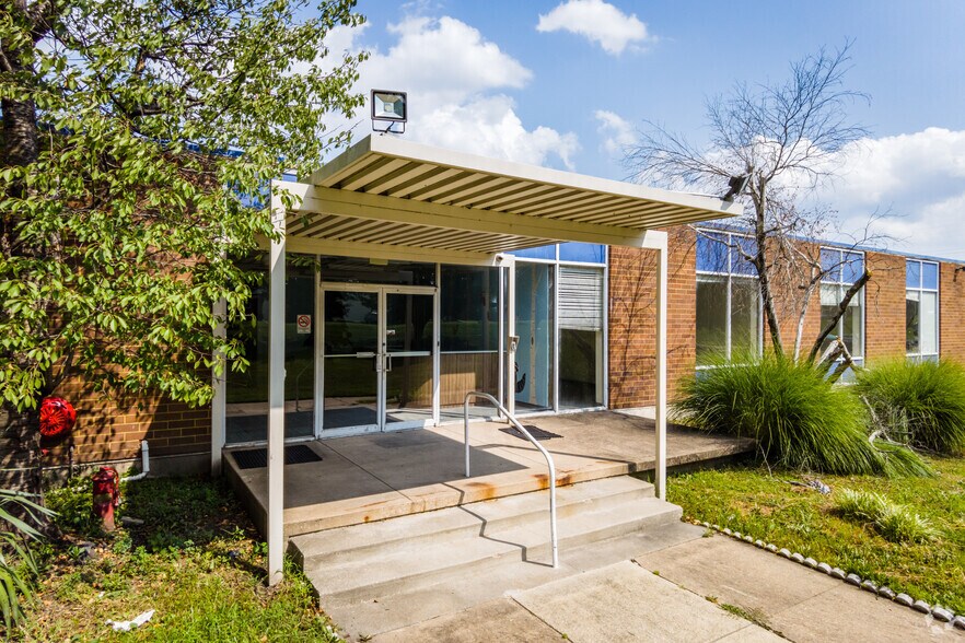 More Photos Of 4545 Annapolis Rd, Baltimore Warehouse For Lease