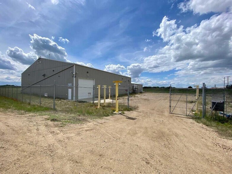 More Photos Of 5508 Guardian Street Macklin SK S0L 2C0, Macklin Warehouse For Sale