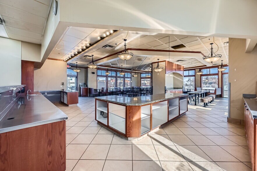 More Photos Of 9846 Zenith Meridian Dr, Englewood Restaurant For Lease