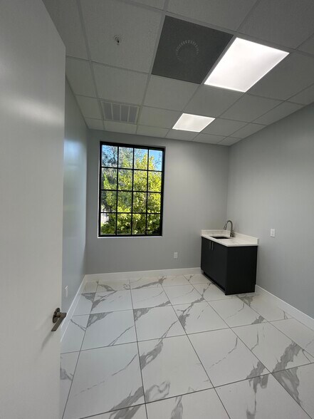 More Photos Of 22904 Lyden Dr, Estero Medical For Lease