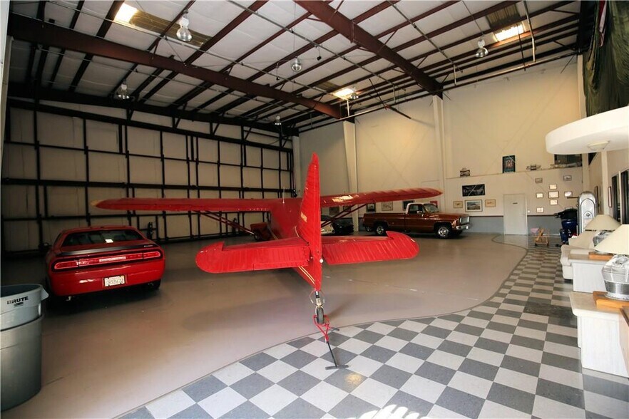 More Photos Of 3150 Propeller Dr, Paso Robles Airplane Hangar For Sale