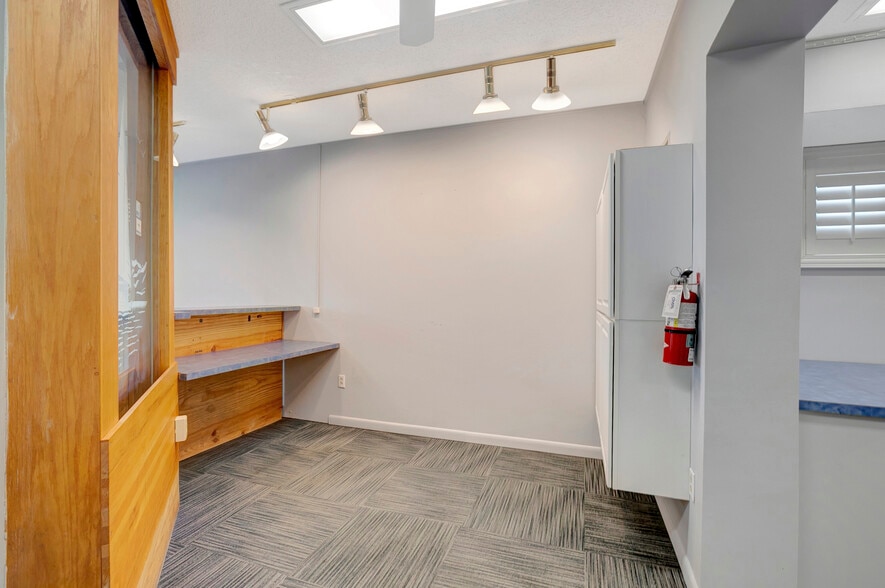 More Photos Of 1511 Indian Rocks Rd S, Largo Medical For Lease