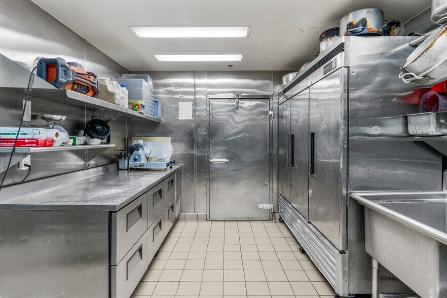 More Photos Of 73155 Highway 111, Palm Desert Restaurant For Sale