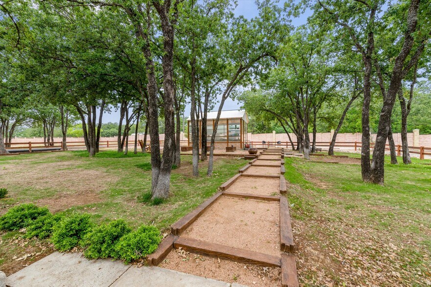 More Photos Of 1000 County Road 904, Joshua Golf Course Driving Range For Sale