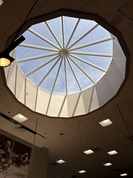 More Photos Of 6 Gateway Blvd W, Savannah Auto Dealership For Sale