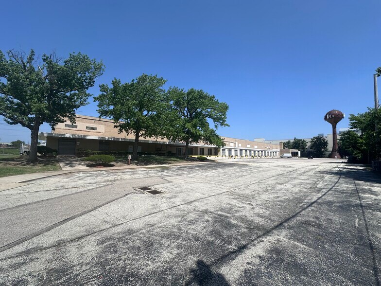 Primary Photo Of 1007-1011 W Butler St, Philadelphia Distribution For Lease