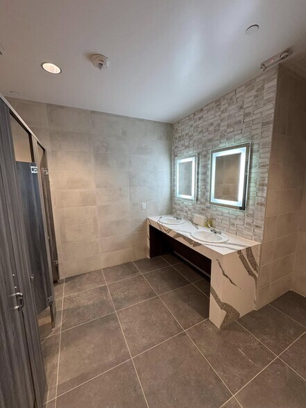 More Photos Of 1715 South Friendswood, Friendswood Medical For Lease