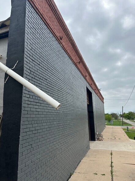 More Photos Of 18 S Alvin Ailey St, Rogers Freestanding For Sale