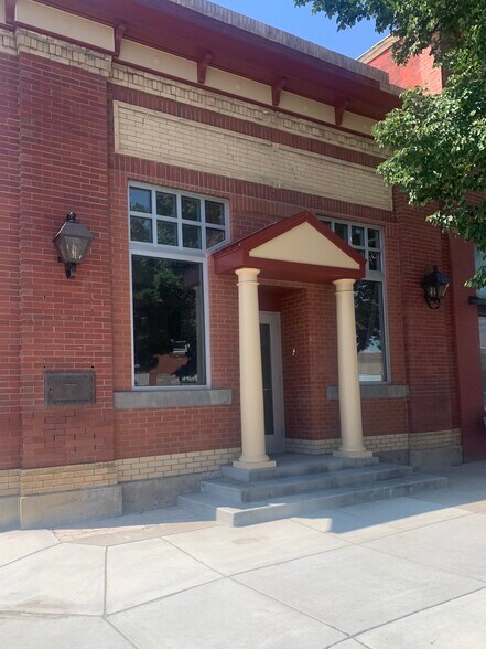 More Photos Of 201 Main St, Roundup Restaurant For Sale