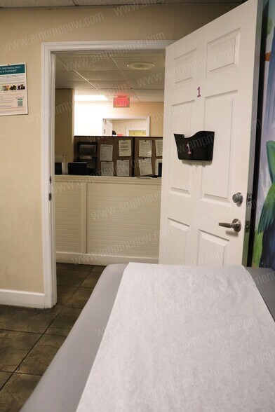 More Photos Of 8225 Normandy Blvd, Jacksonville Medical For Sale