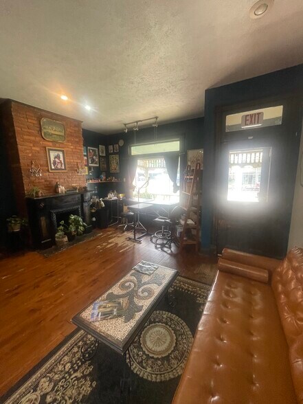 More Photos Of 5817 Ellsworth Ave, Pittsburgh Storefront Retail Office For Lease