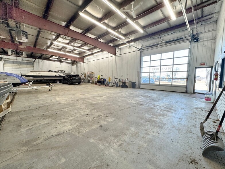 More Photos Of 712 Frontier Dr, Fergus Falls Service For Lease